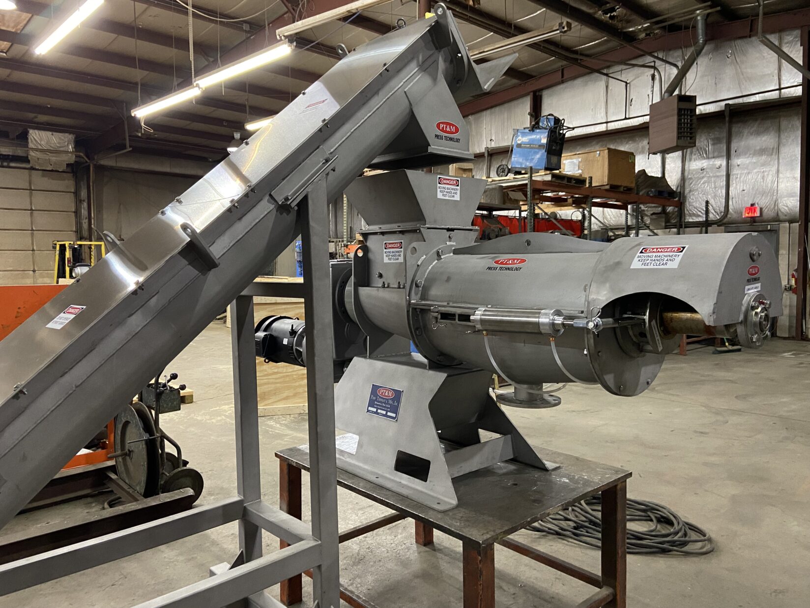 Model E-10 with Twin Screw Feeder