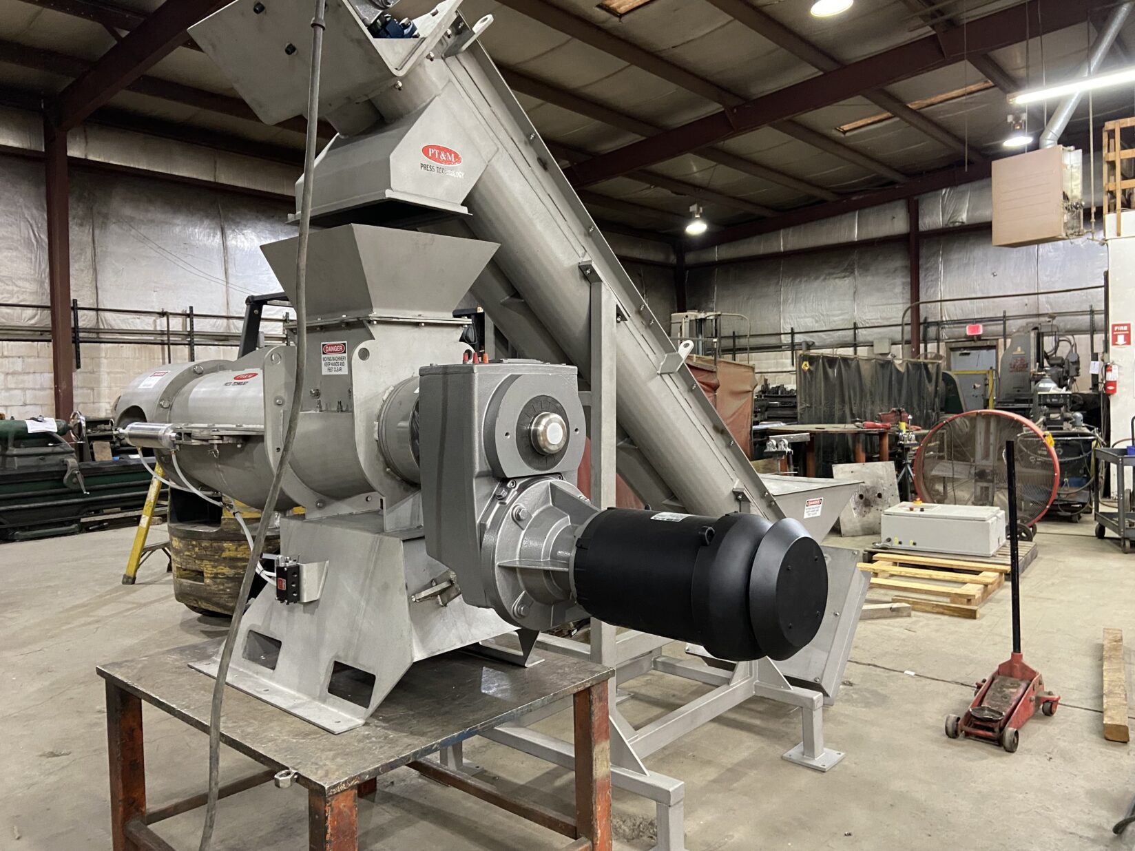 Model E-10 with Twin Screw Conveyor